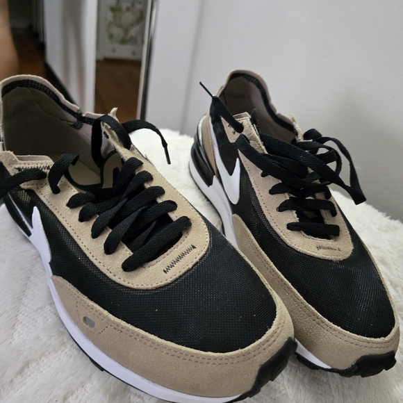 Nike Black and Tan Sneakers with Suede Upper - Picture 2 of 7